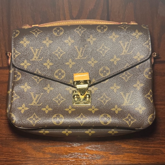 LOUIS VUITTON Monogram Pochette Metis - Picture 3 of 10